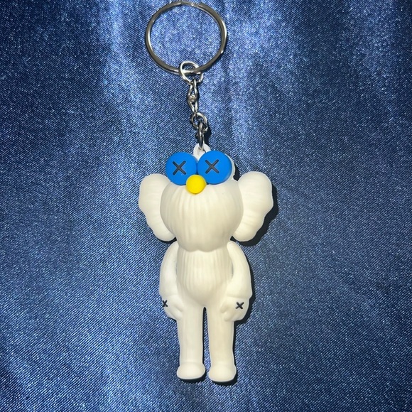 Off white Kaws collectors keychain - Picture 1 of 2